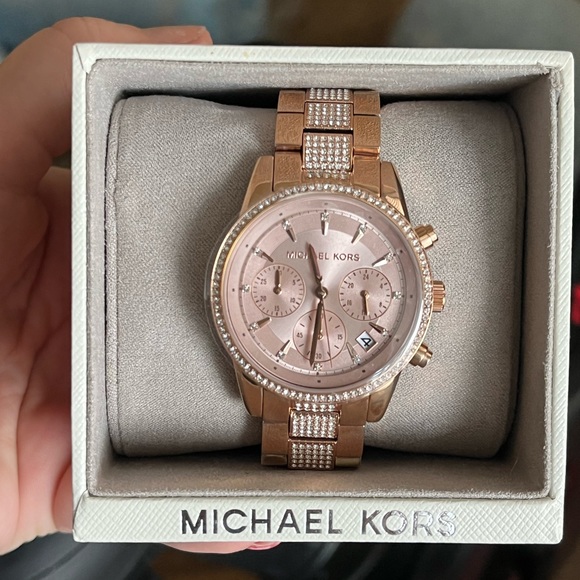 NWT Michael Kors Rose Gold Watch - Picture 4 of 10
